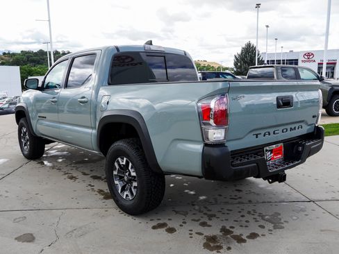 Certified 2022 Toyota Tacoma TRD Off-Road AWD/4WD image 6