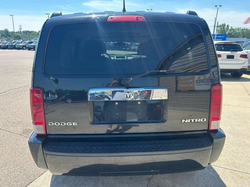 Used 2011 Dodge Nitro Heat w/ Chrome Accents Group AWD/4WD image 6