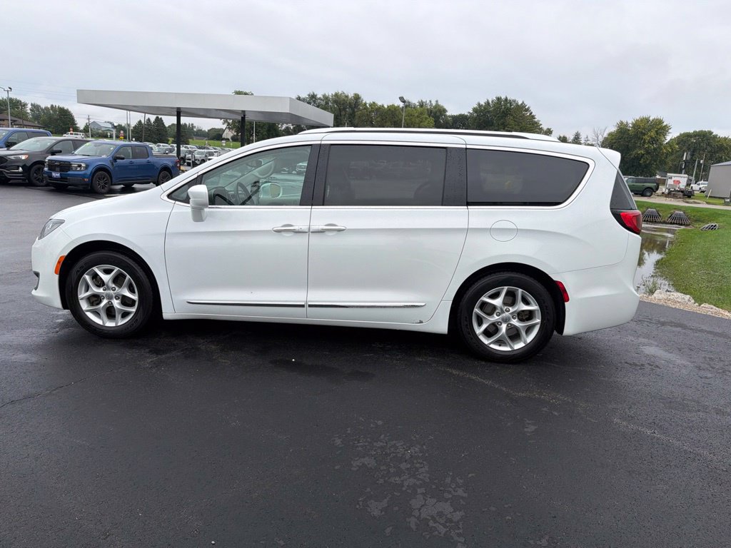 Used 2018 Chrysler Pacifica Touring-L w/ Tire & Wheel Group FWD image 7