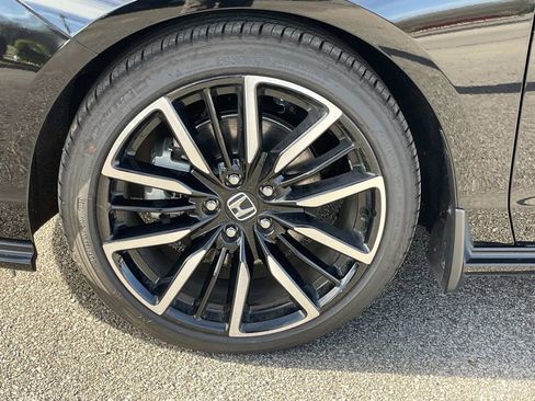 Used 2025 Honda Accord Touring image 10