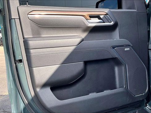 Used 2025 Chevrolet Silverado 1500 LT Trail Boss w/ Convenience Package II image 17