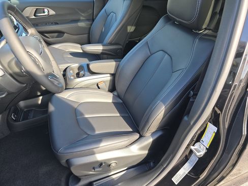 New 2026 Chrysler Pacifica Select image 29