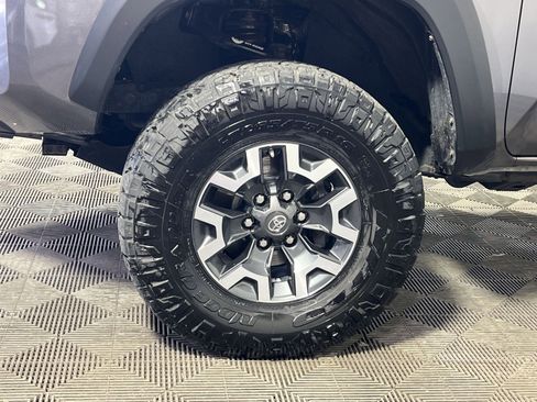 Used 2019 Toyota Tacoma TRD Off-Road image 12