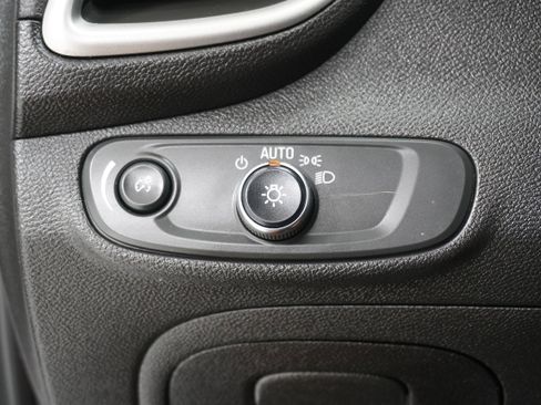 Used 2020 Chevrolet Trax LT w/ LT Convenience Package image 19