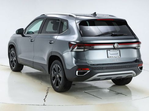 New 2026 Volkswagen Taos SE image 7
