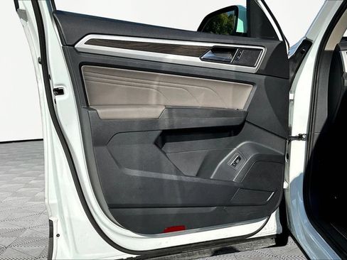 Used 2023 Volkswagen Atlas SE w/ Panoramic Sunroof Package FWD image 21
