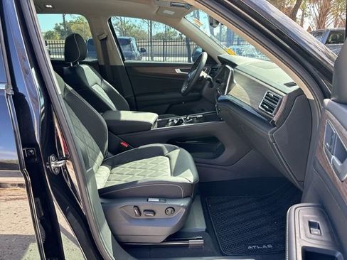 Used 2025 Volkswagen Atlas SEL Premium R-Line image 10