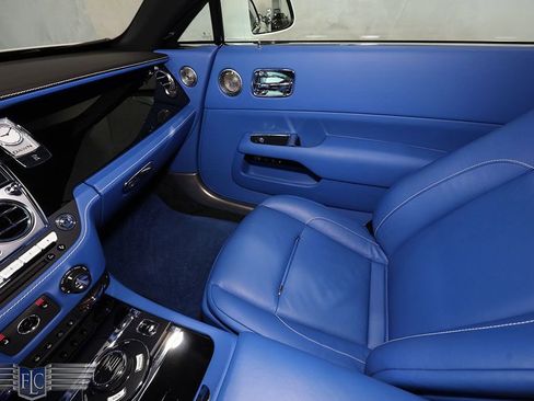 Used 2020 Rolls-Royce Dawn image 32