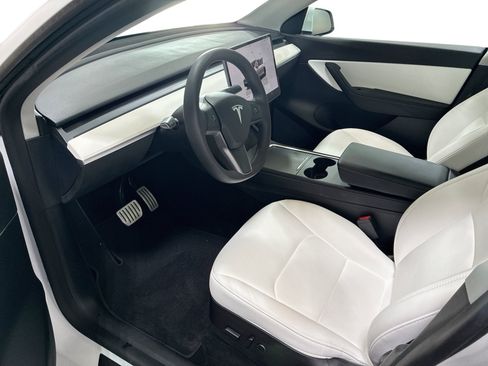 Certified 2022 Tesla Model Y Performance AWD/4WD image 9