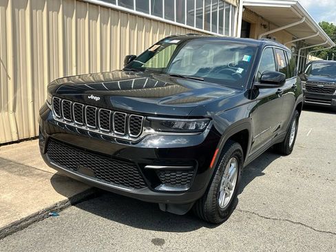 Used 2024 Jeep Grand Cherokee Laredo AWD/4WD image 2