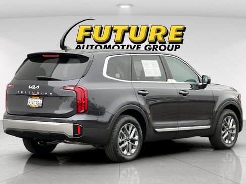 Certified 2025 Kia Telluride LX image 4