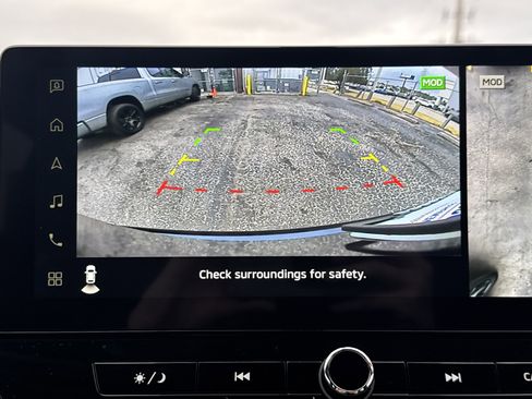 Used 2025 Mitsubishi Outlander SE image 13