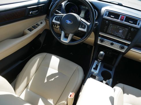 Used 2016 Subaru Outback 2.5i Limited AWD/4WD image 9