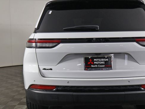 Used 2024 Jeep Grand Cherokee Altitude image 13