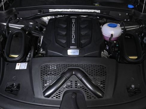 Certified 2018 Porsche Macan S AWD/4WD image 28