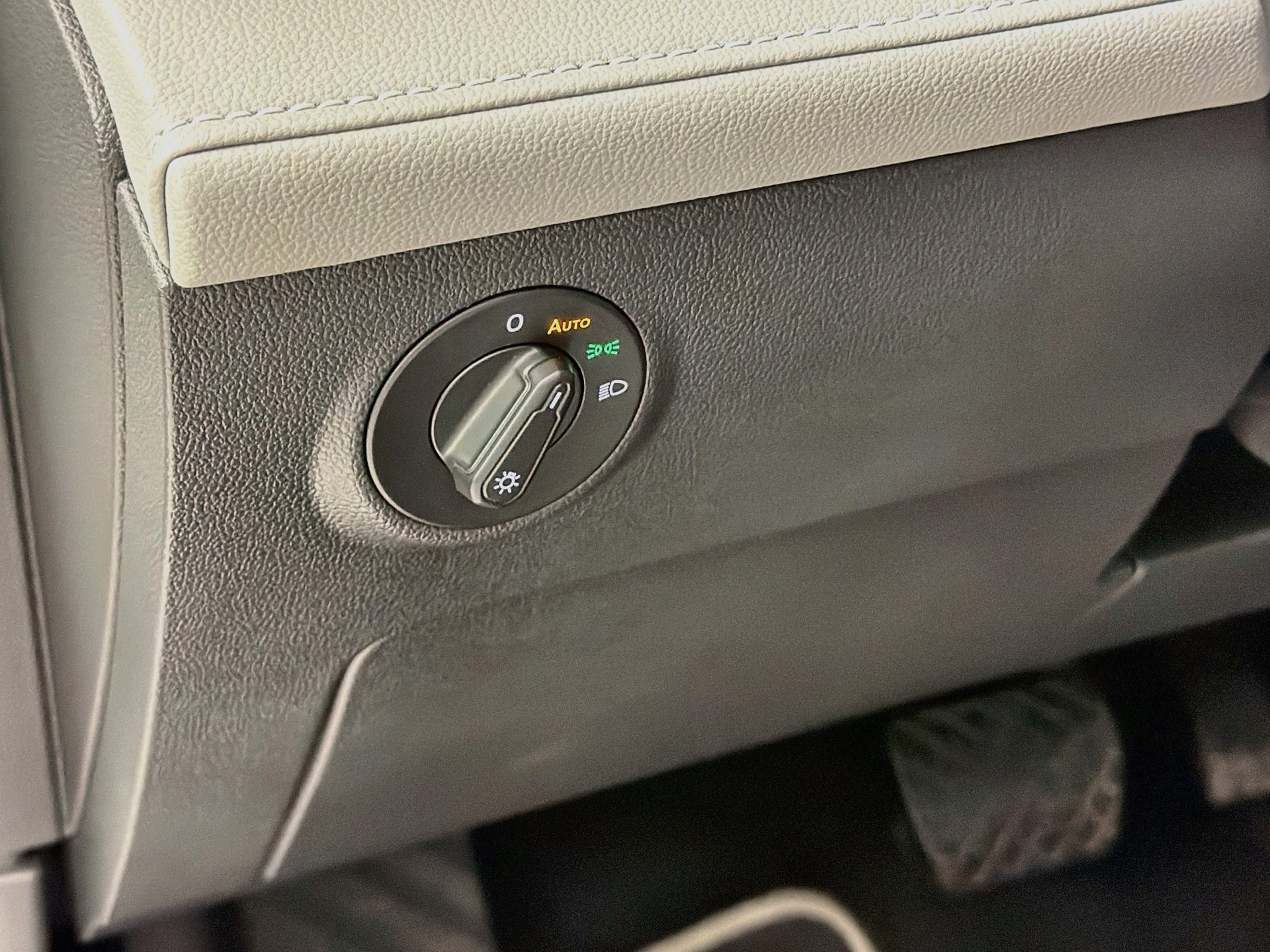 Certified 2023 Volkswagen Taos SE w/ Panoramic Sunroof Package FWD image 10