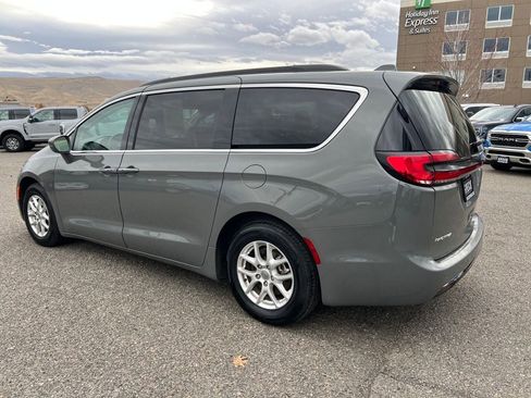 Used 2022 Chrysler Pacifica Touring-L image 3