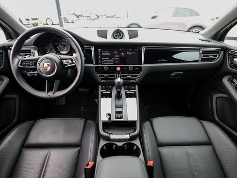 Certified 2025 Porsche Macan image 24