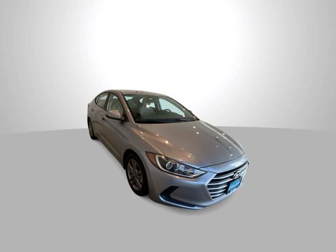 Used 2017 Hyundai Elantra SE image 2