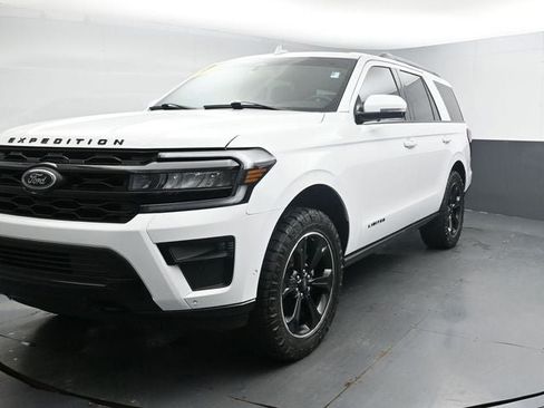 Used 2022 Ford Expedition Limited AWD/4WD image 4