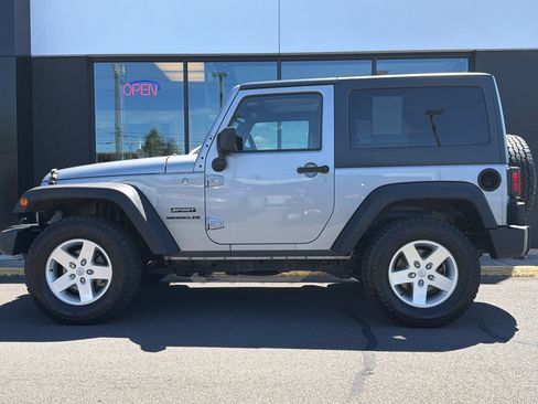 Used 2013 Jeep Wrangler Sport AWD/4WD image 8