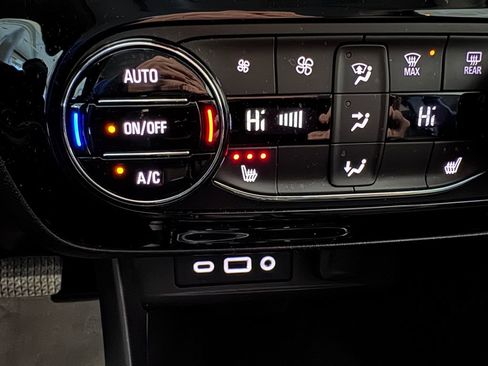 Used 2020 Buick Encore GX Essence w/ Advanced Technology Package image 22