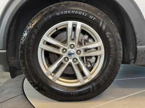Used 2023 Ford Explorer XLT w/ Equipment Group 202A AWD/4WD image 26