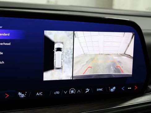 Used 2025 Chevrolet Suburban LT image 31