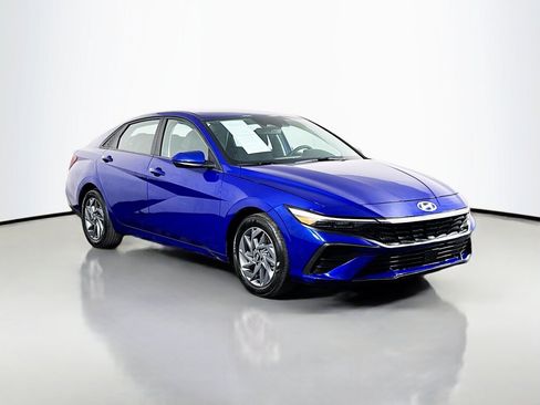 Used 2024 Hyundai Elantra SEL FWD image 7
