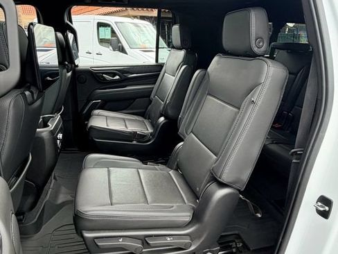 Used 2021 GMC Yukon XL Denali w/ Denali Premium Package AWD/4WD image 29