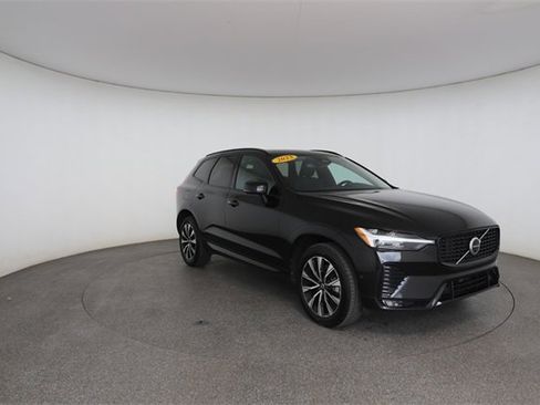 Used 2023 Volvo XC60 B5 Plus image 28
