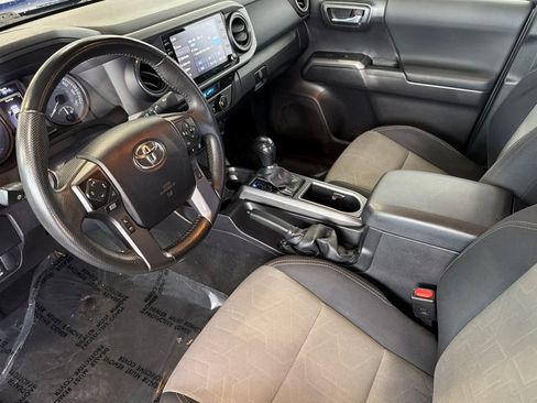 Used 2022 Toyota Tacoma TRD Off-Road image 13