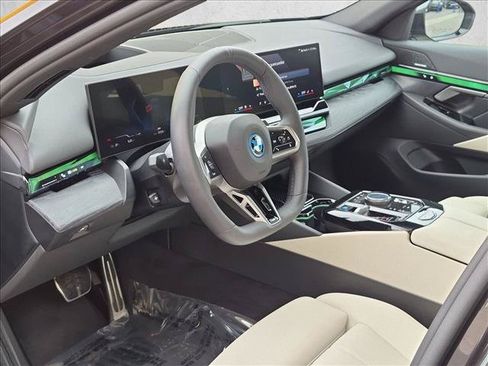 Used 2026 BMW i5 M60 w/ M Sport Package RWD image 3