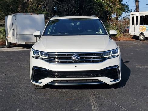 Used 2024 Volkswagen Tiguan SEL R-Line image 2