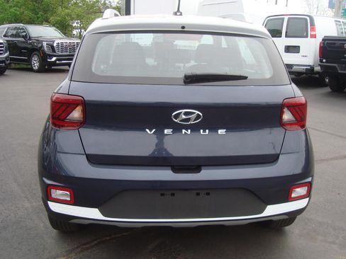 Used 2023 Hyundai Venue Limited w/ Cargo Package FWD image 5