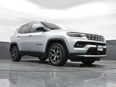 Used 2025 Jeep Compass Limited AWD/4WD image 43