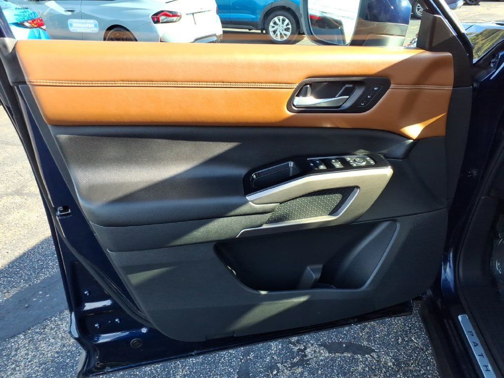Certified 2023 Nissan Pathfinder Platinum AWD/4WD image 20