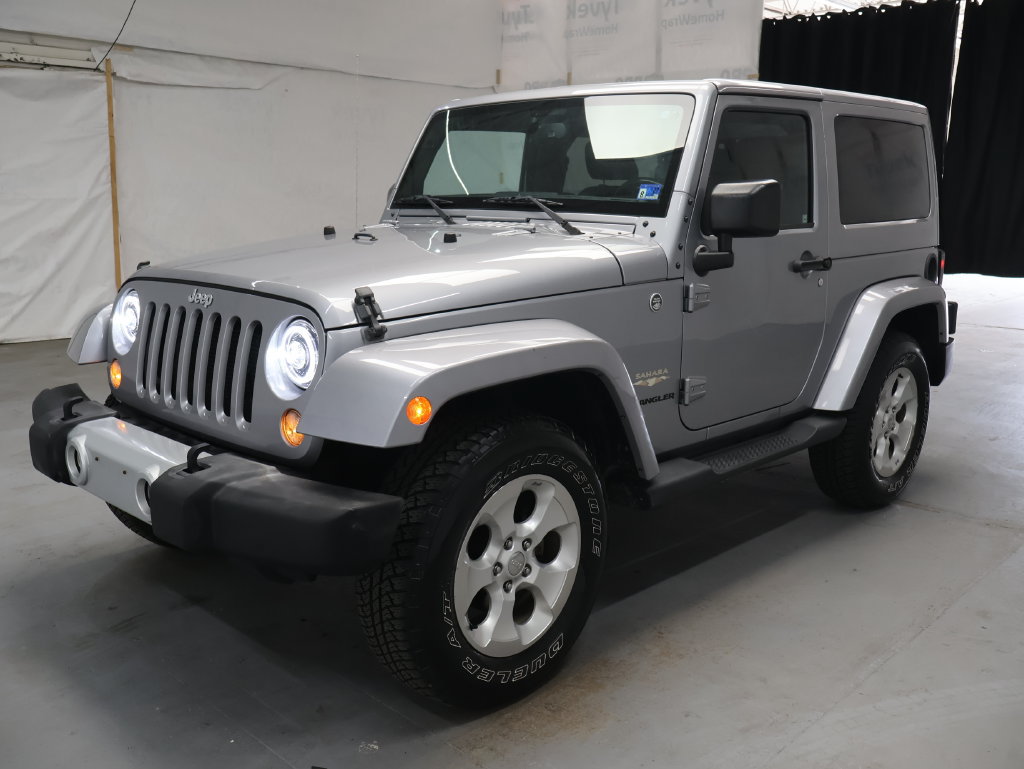 Used 2015 Jeep Wrangler Sahara w/ Connectivity Group AWD/4WD image 3