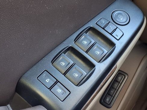 Used 2016 Chevrolet Suburban LT image 10