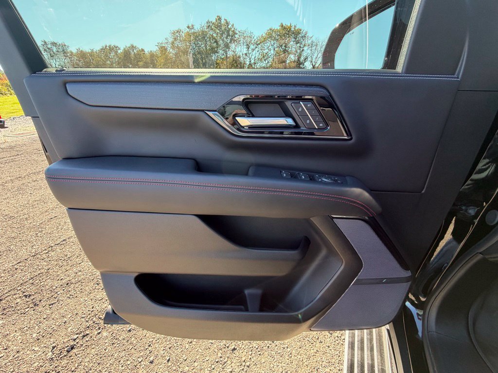 Used 2025 GMC Yukon AT4 Ultimate w/ LPO, Floor Liner Package AWD/4WD image 6