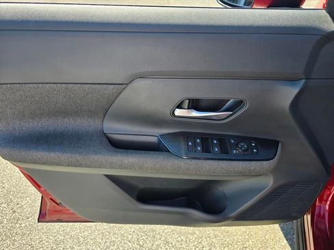 Used 2025 Nissan Kicks SV FWD image 8