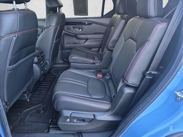 Used 2025 Honda Pilot TrailSport image 17