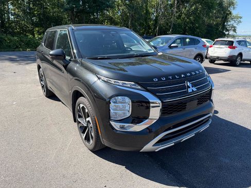 Used 2023 Mitsubishi Outlander SE Black Edition AWD/4WD image 3