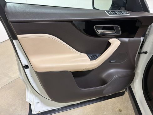 Used 2020 Jaguar F-PACE Prestige image 9