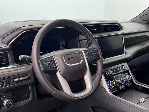 Used 2023 GMC Yukon XL Denali AWD/4WD image 4