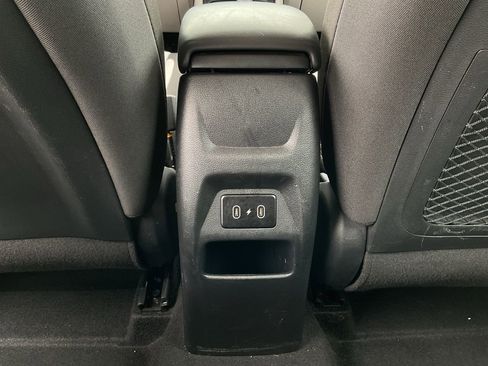 Used 2025 Hyundai Venue SEL FWD image 16
