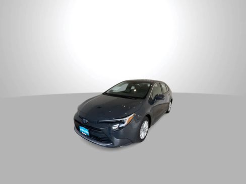 Used 2025 Toyota Corolla XLE image 4