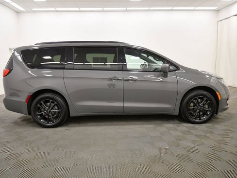 Used 2020 Chrysler Pacifica Touring-L w/ Advanced Safetytec Group AWD/4WD image 9