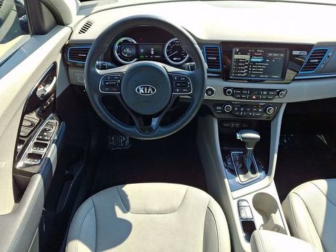 Used 2017 Kia Niro Touring w/ Advanced Technology Package FWD image 11