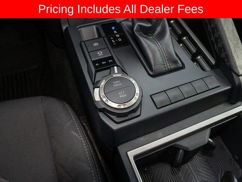 Used 2025 Toyota Tacoma SR5 AWD/4WD image 15